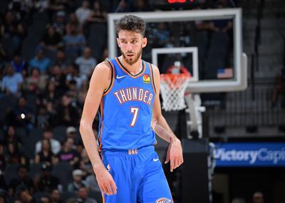 SGA & Chet ทั้งคู่ทำคะแนนได้ 30+ แต้มในเวลาเล่นน้อยกว่า 30 นาที ถือเป็นดูโอคู่แรกในประวัติศาสตร์ทีม